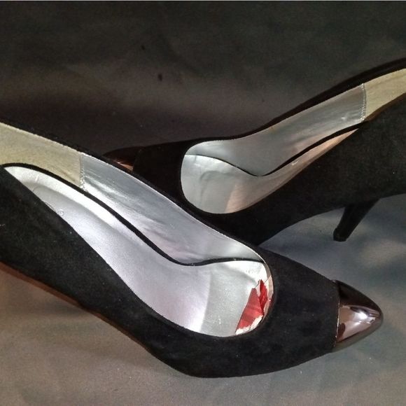 Delights 9.5 cone heel, black felt pointed heels w silver tip - Picture 4 of 11